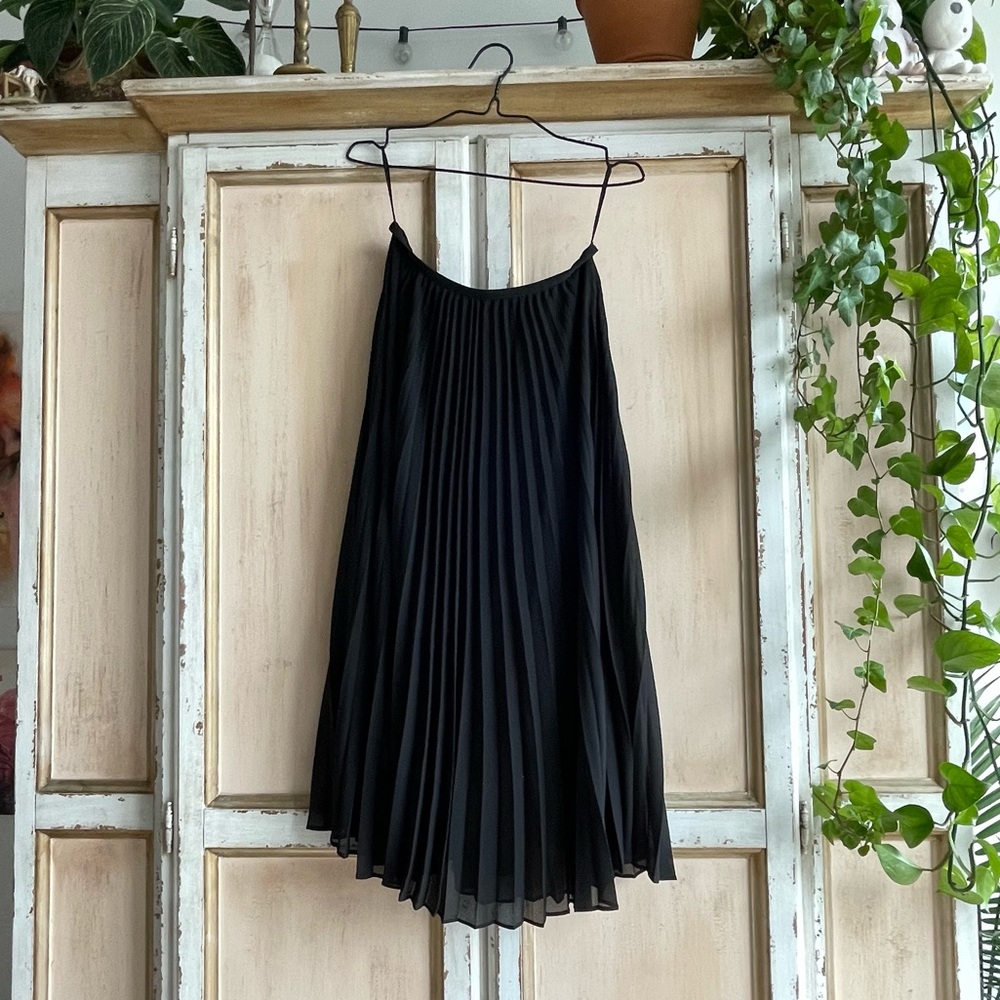 Arizia Babaton black pleated skirt